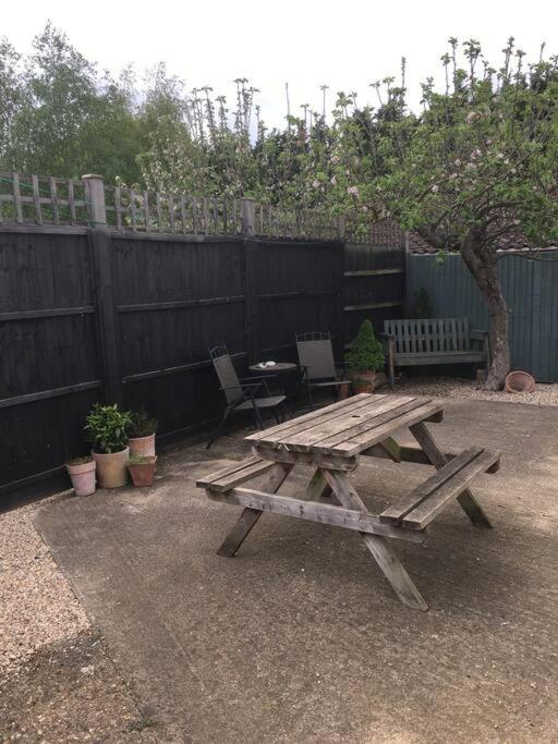 Herb Garden Bungalow Villa Nazeing Exterior photo